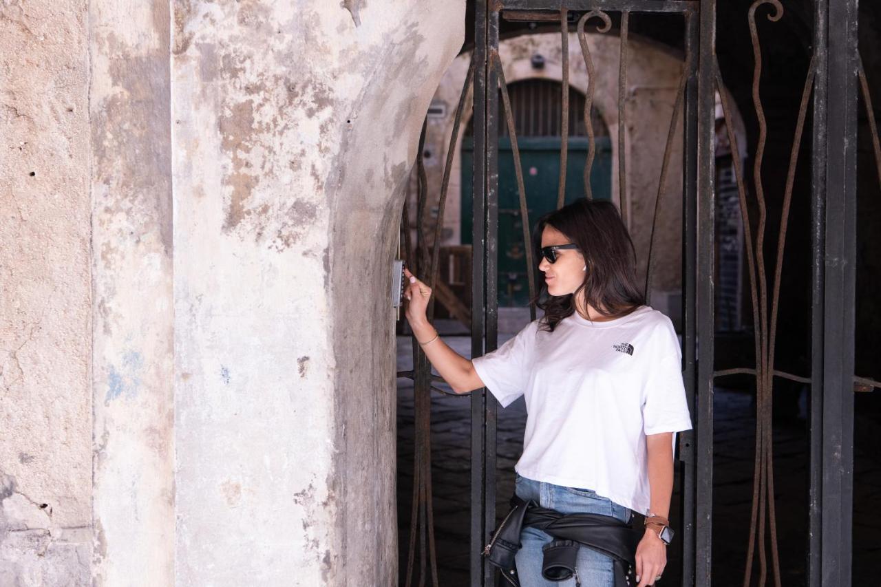 Ortigia Suite - Archimede Syracuse ภายนอก รูปภาพ